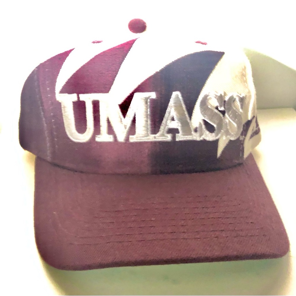 UMass University of Massachusetts SnapBack Sharktooth Logo 7 Athletics Cap 90’s